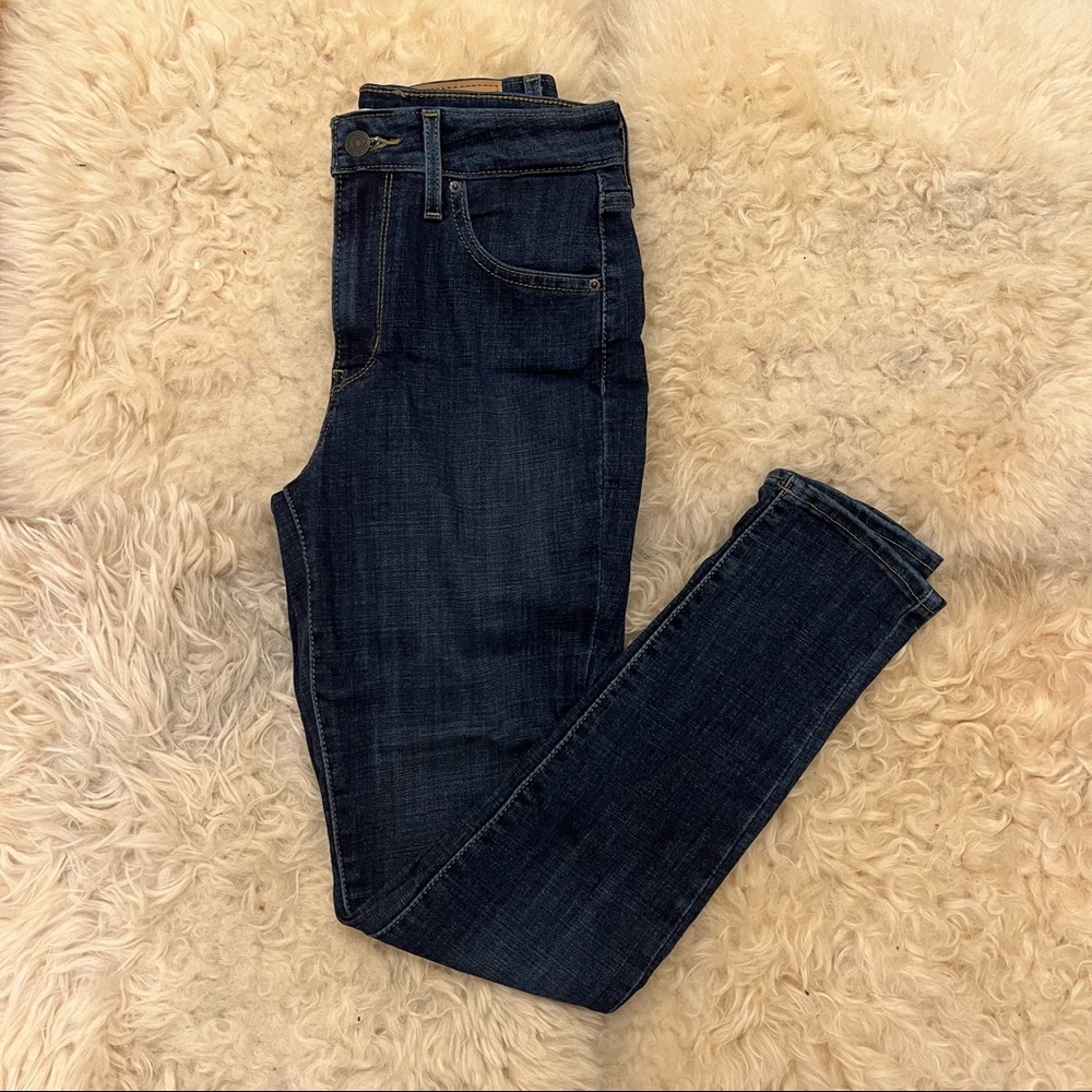 Levi’s 721 High Rise Skinny Jeans 26